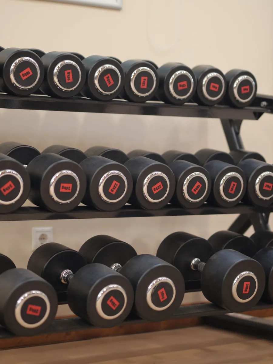 Suporte de halteres em uma academia