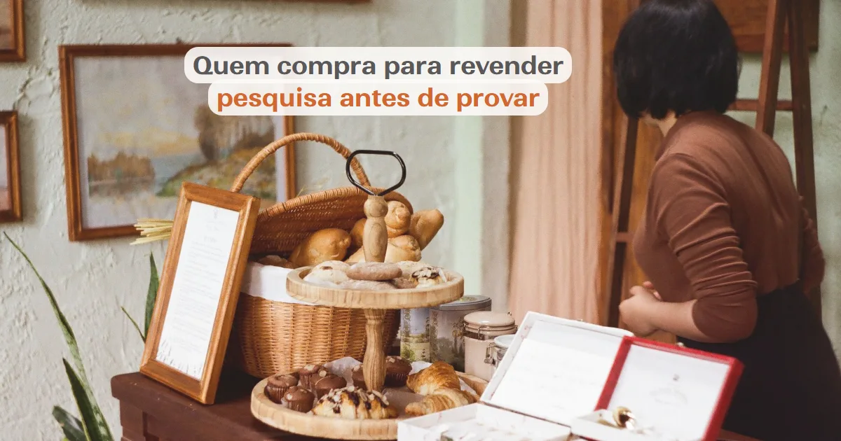 Mesa de café com tortas, doces e pães à venda, com o texto quem compra para revender pesquisa antes de provar