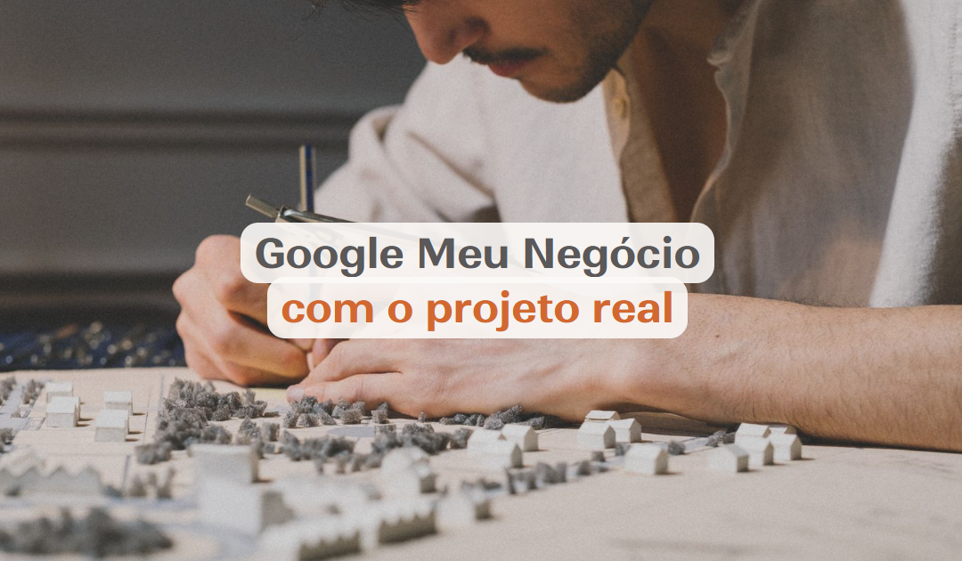Google Meu Negócio para arquiteto: arquiteto trabalhando com compasso sobre maquete do projeto