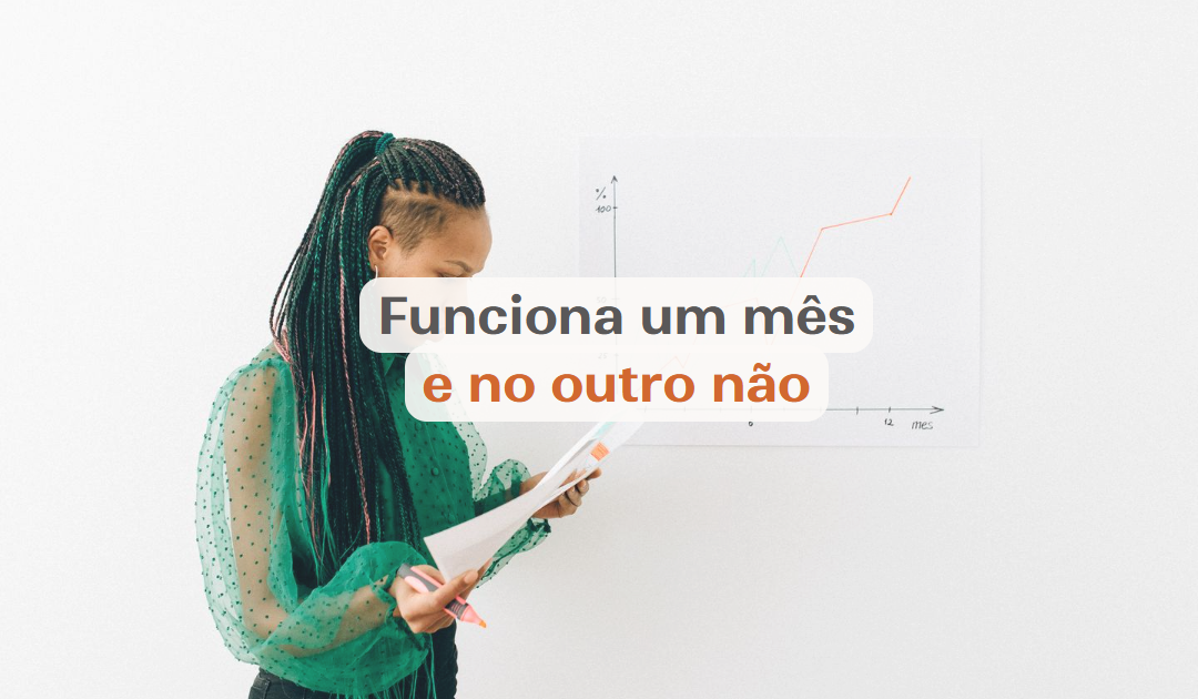 Gestor analisando gráfico de resultado de marketing com altos e baixos entre os meses