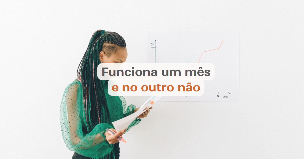 Gestor analisando gráfico de resultado de marketing com altos e baixos entre os meses